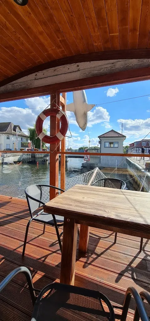 Sir Henry - Das Bistro-Boot im Hafen restaurant in Ueckermünde