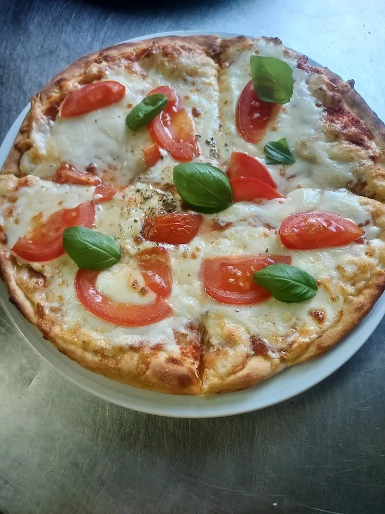 Pizza Gaststätten, Restaurants Alte Schmiede Inh. Meier Gasthaus_Wesenberg_slider_image_3