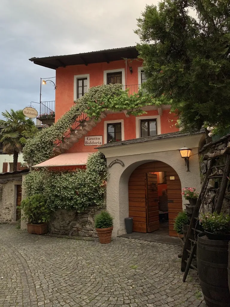 Skye Nosbisch_Grotto Baldoria_Ascona_review