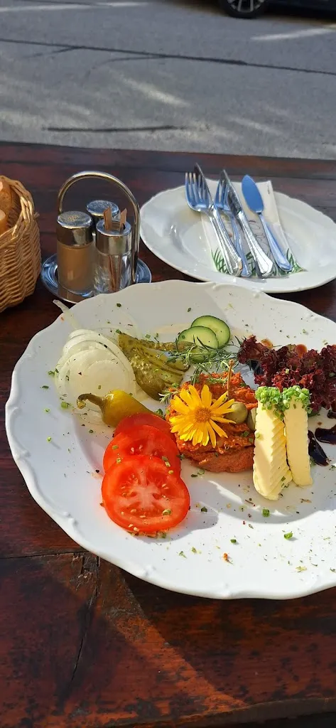 Christian Finster_Gasthaus Pizzaria Luggale_Austria_review