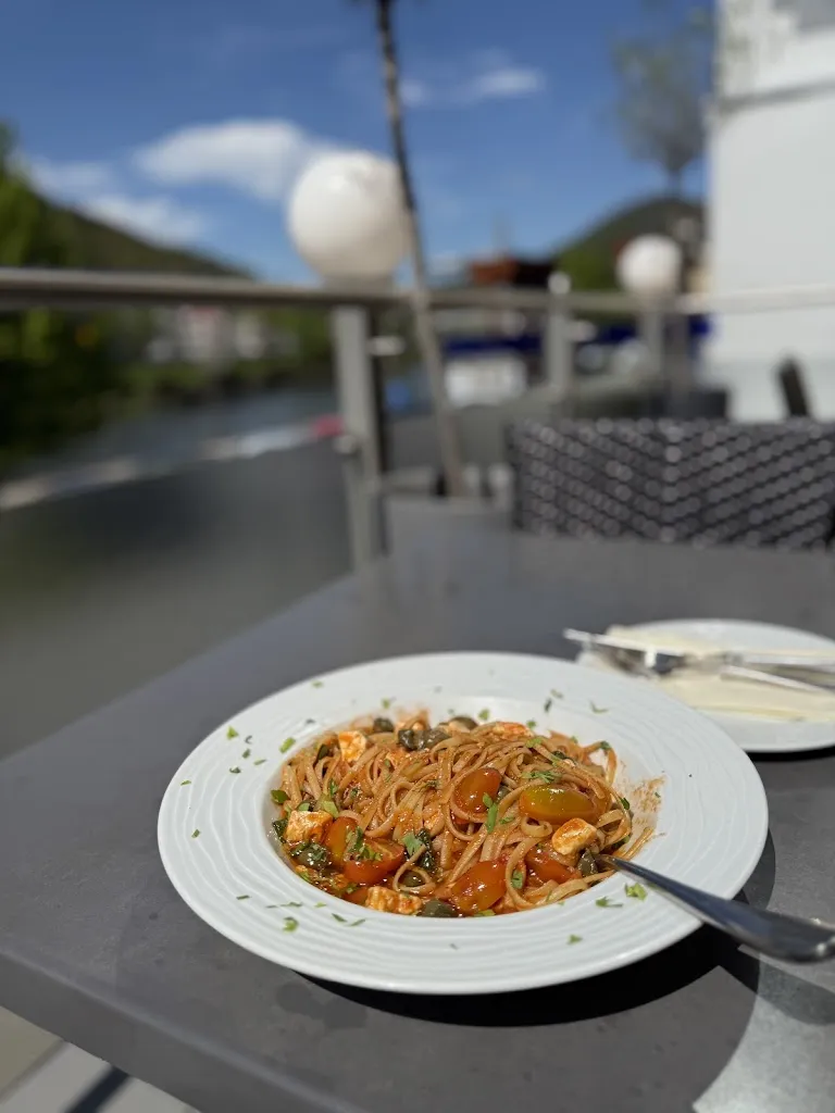 Volker Kuehnrich_Mediterrane Kuzina Altena_Altena_review