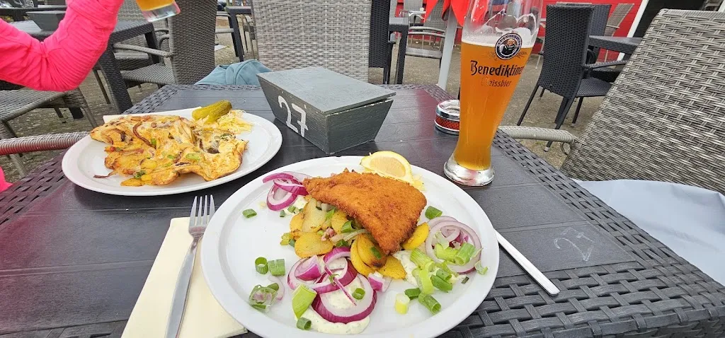 Schnitzel-Kaiser Biergarten_Zingst_slider_image_3