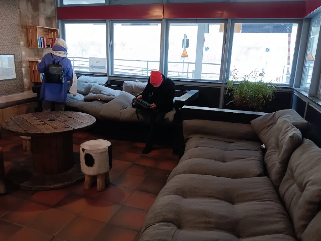 Bahnhofskiosk und Fahrkartenverkauf_Altenbeken_slider_image_3