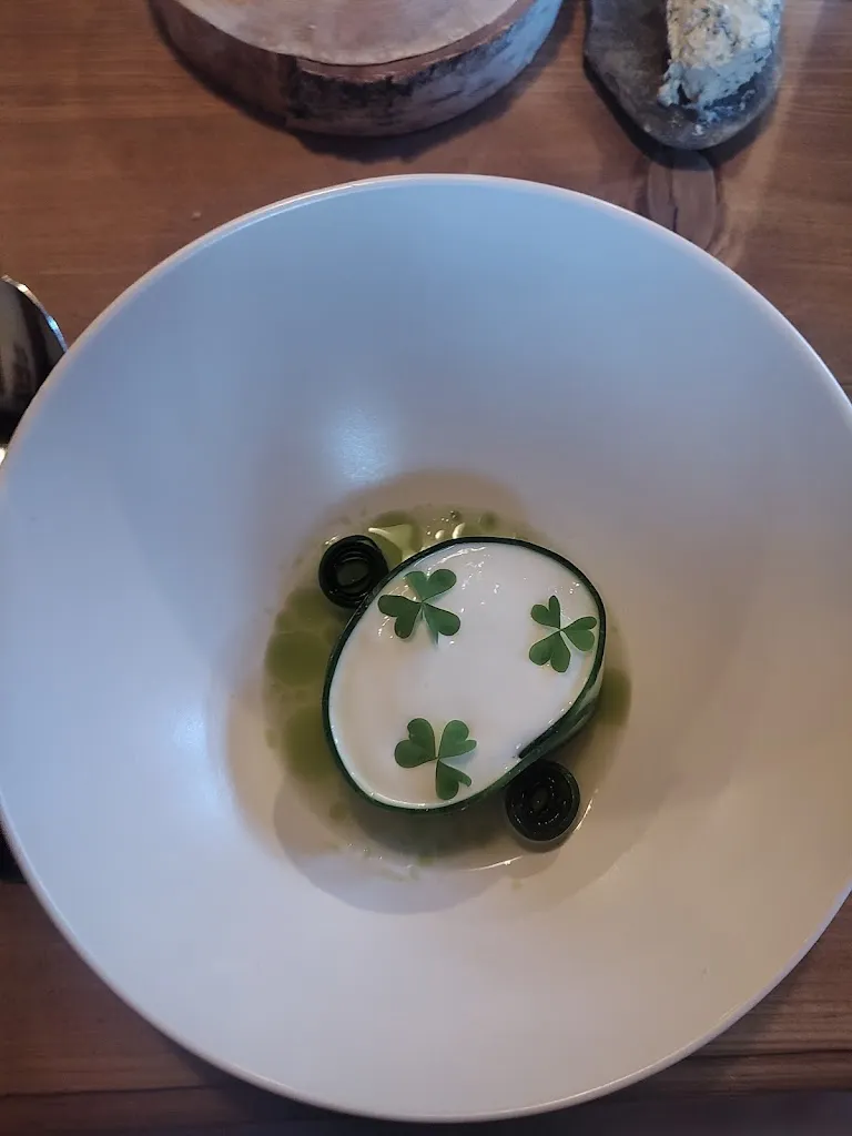 Benjamin Kunz_Hofkücherl_Forstinning_review