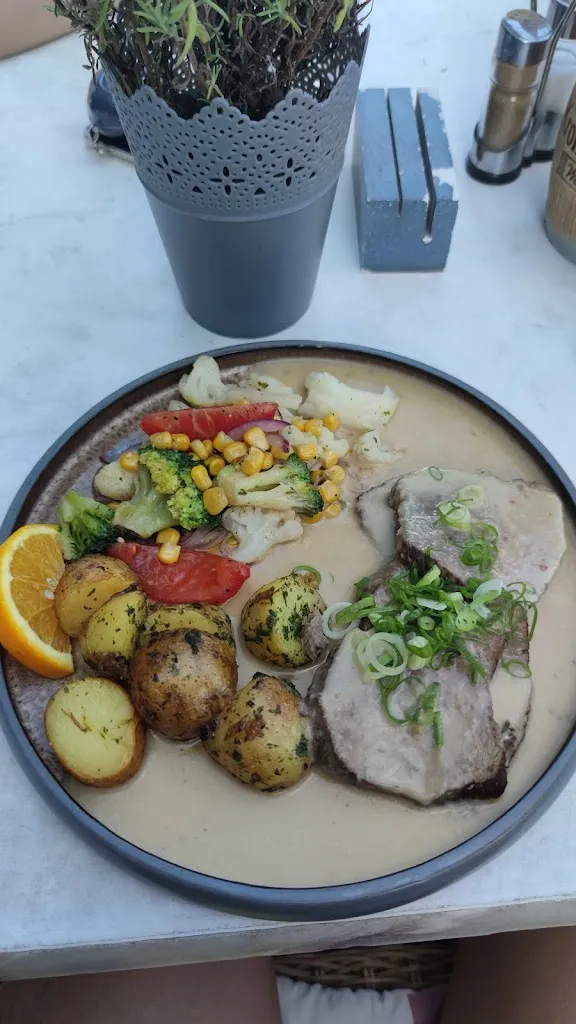 Qi-Mo Lin_Schnütgenhof Panorama-Restaurant-Café_Attendorn_Bewertung