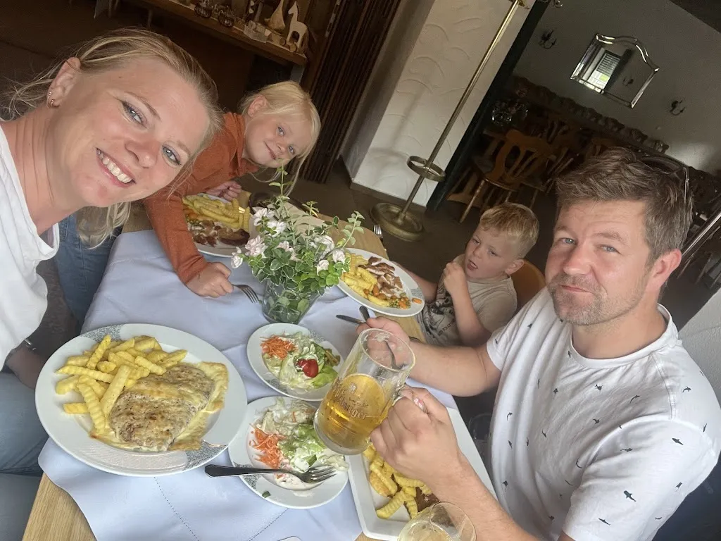 Alise van de Grijp_Gaststätte Waldenburg_Attendorn_review