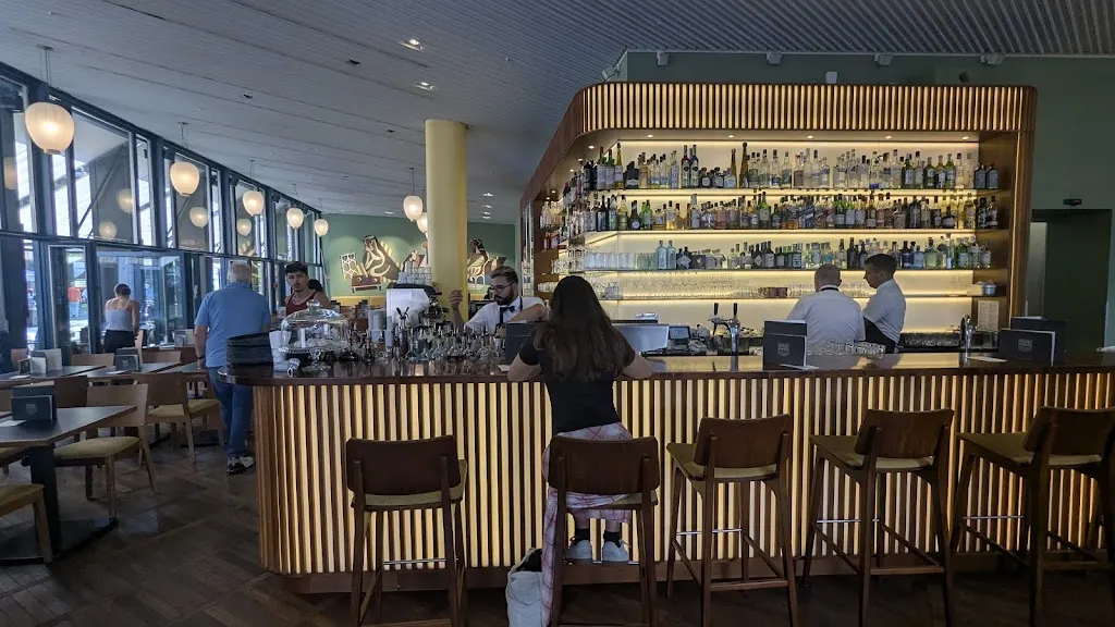 Funkhaus Cafe-Bar-Restaurant_Köln_slider_image_3