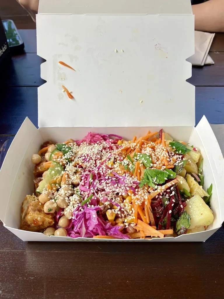 Tom McKinnon_Sattgrün Köln Kolumba Viertel_Köln_review