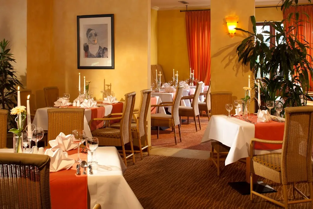 Garden Restaurant. Lounge. Terrasse & Frühstücksrestaurant im Vital Hotel restaurant in Lippspringe