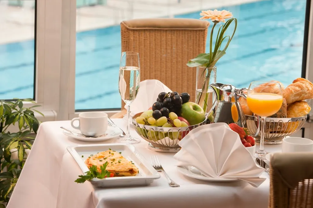 Garden Restaurant. Lounge. Terrasse & Frühstücksrestaurant im Vital Hotel_Lippspringe_slider_image_3