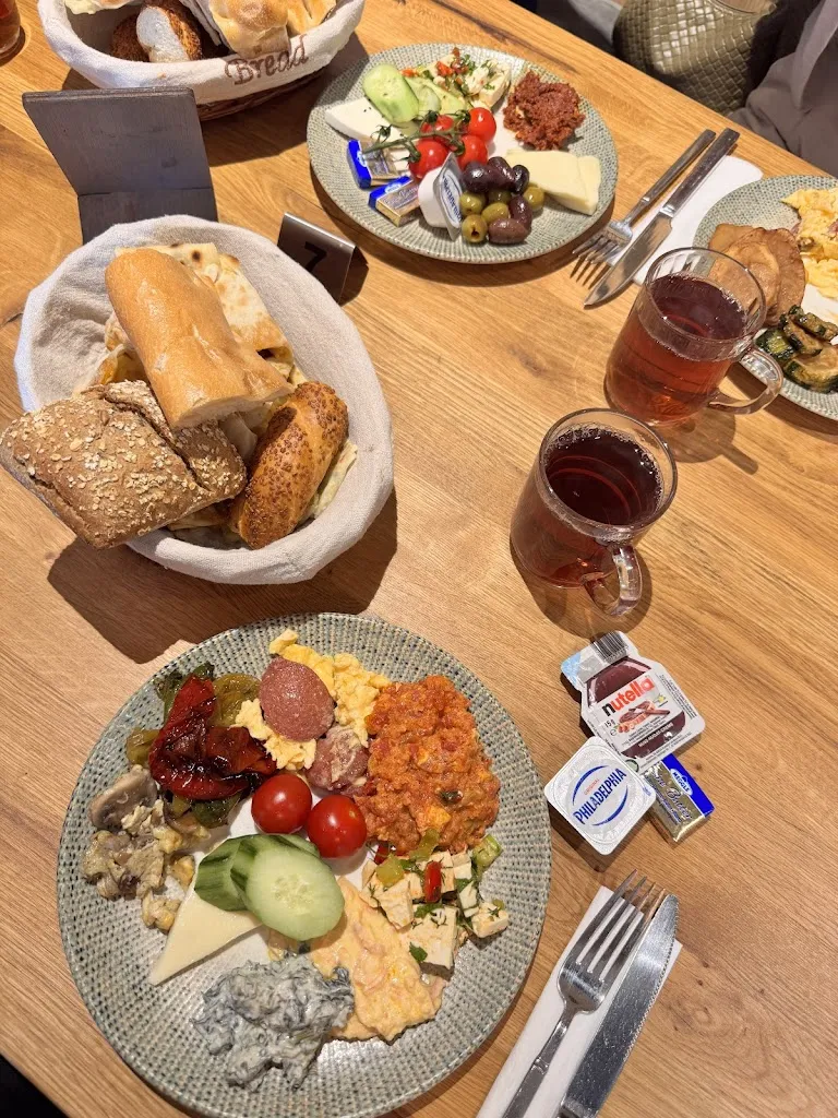 Elif Lk_nune'ma - Breakfast, Lunch & Co._Salzuflen_review