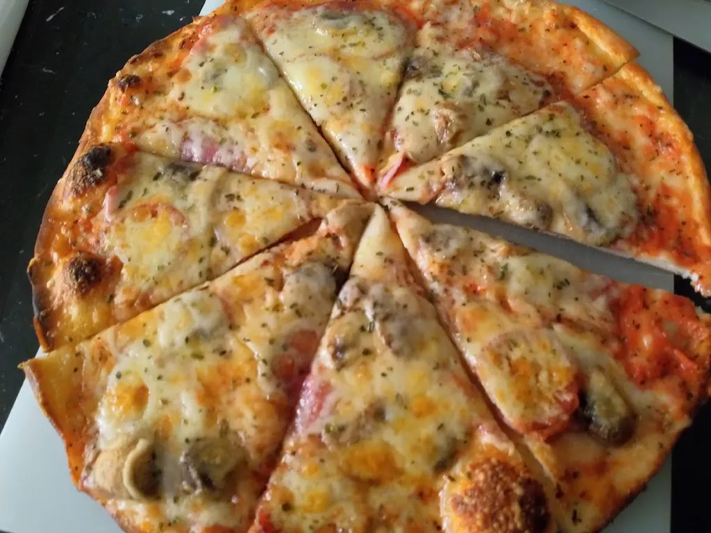 Eifel Pizzeria_Münstereifel_slider_image_2