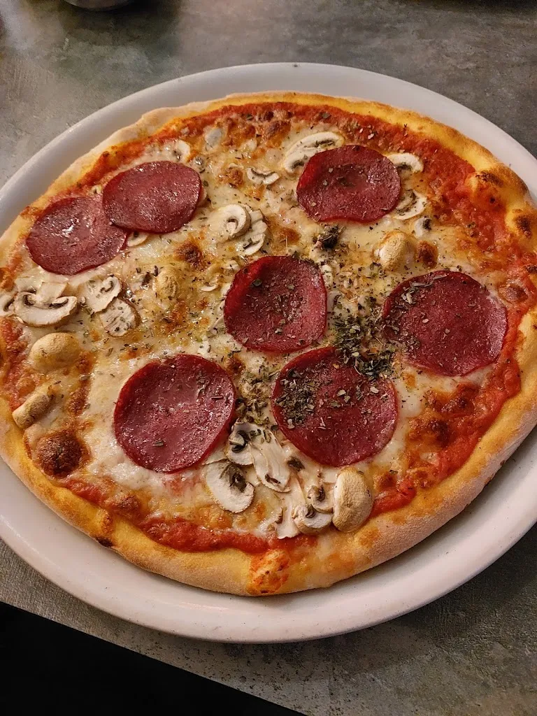 Ristorante-Pizzeria & Eiscafe am Kurpark_Meinberg_slider_image_3