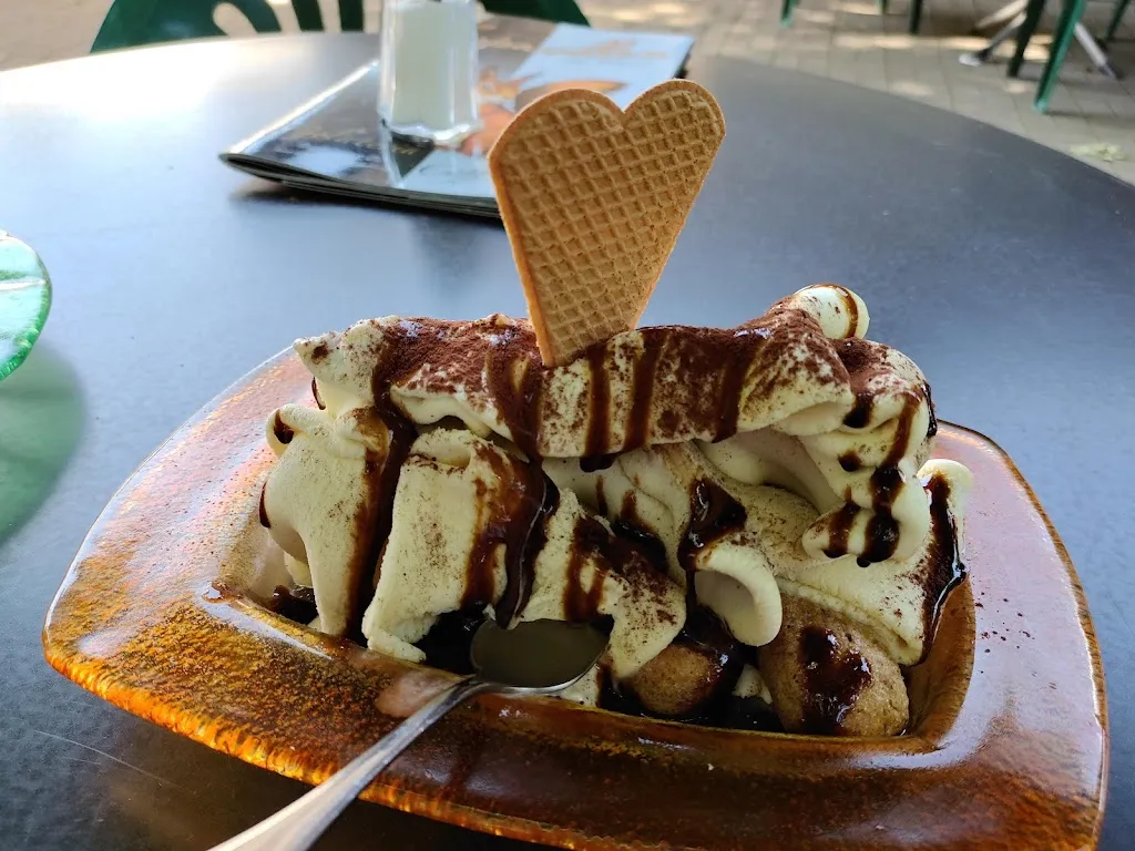 Eispavillon und Pizzapavillon am Kurpark_Meinberg_slider_image_1