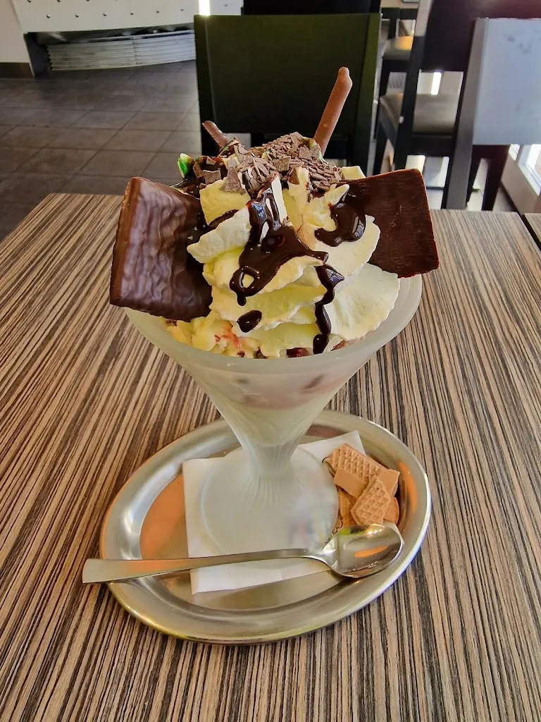 Eispavillon und Pizzapavillon am Kurpark_Meinberg_slider_image_2