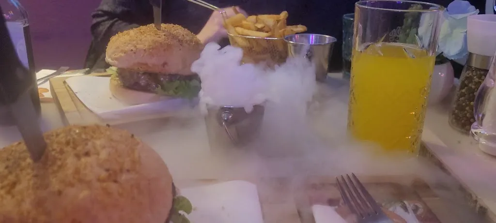 Ramon Pickett_Mahalo Restaurant & Catering Burger, Bowls & Hot Stone Steak_Oeynhausen_review