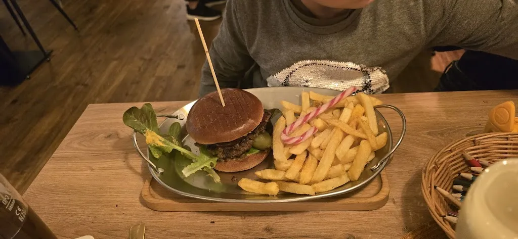 Stefan “Handwerkerkoeln” Reuter_Meaters Restaurant Steak#Schnitzel#Tapas#Burger_Bedburg_review