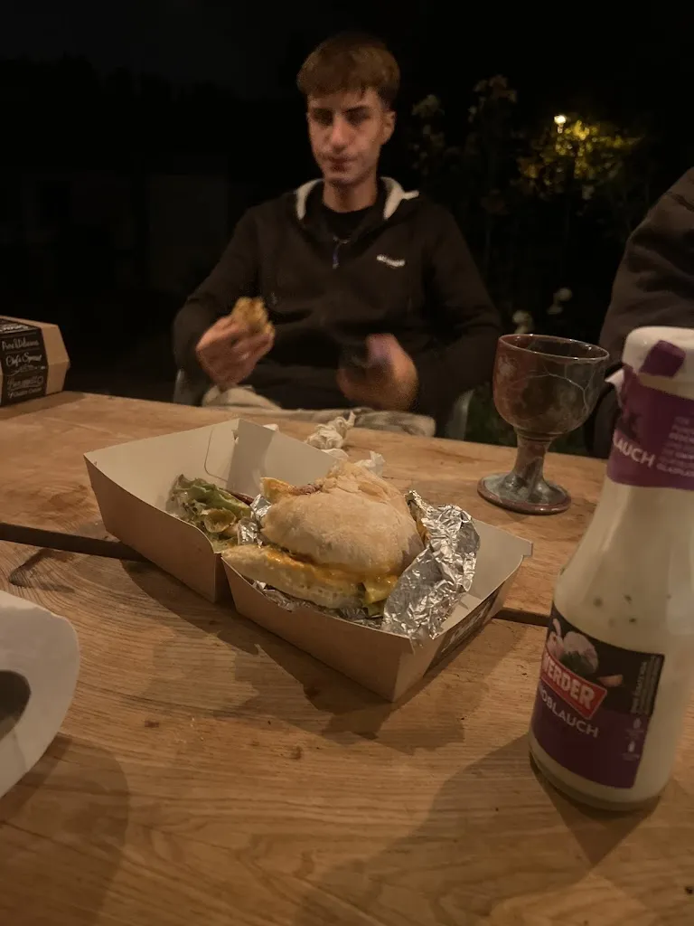 Tobias Schleinkofer_BOMbar_Forchheim_review