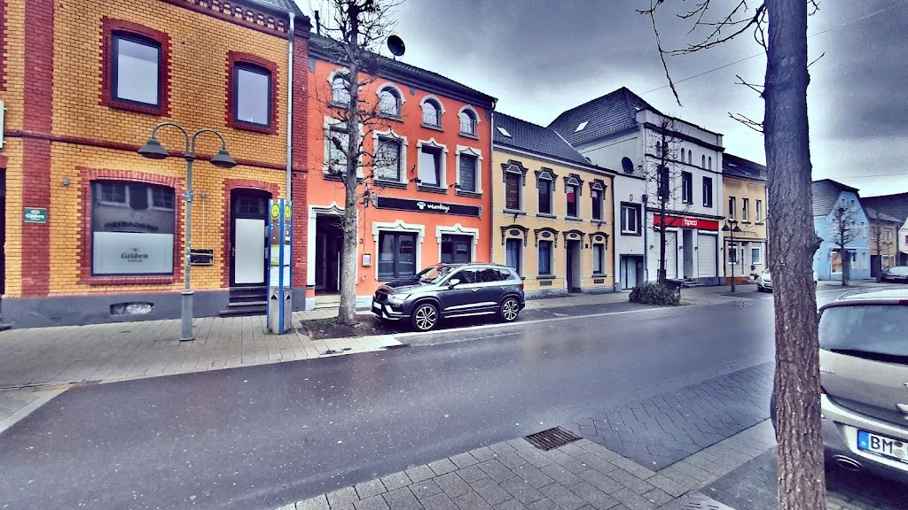 Monkeys Bedburg_Bedburg_slider_image_2