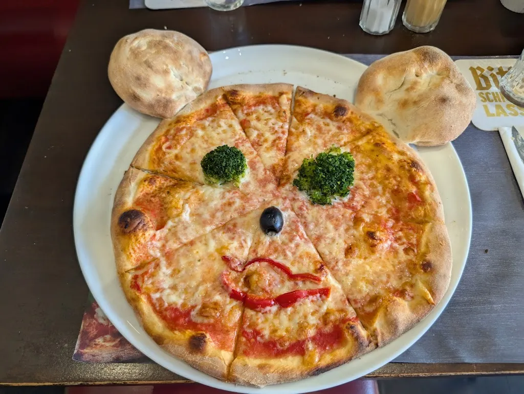 Pizzeria La Strada 3 bei Vito & Mena_Bedburg_slider_image_2