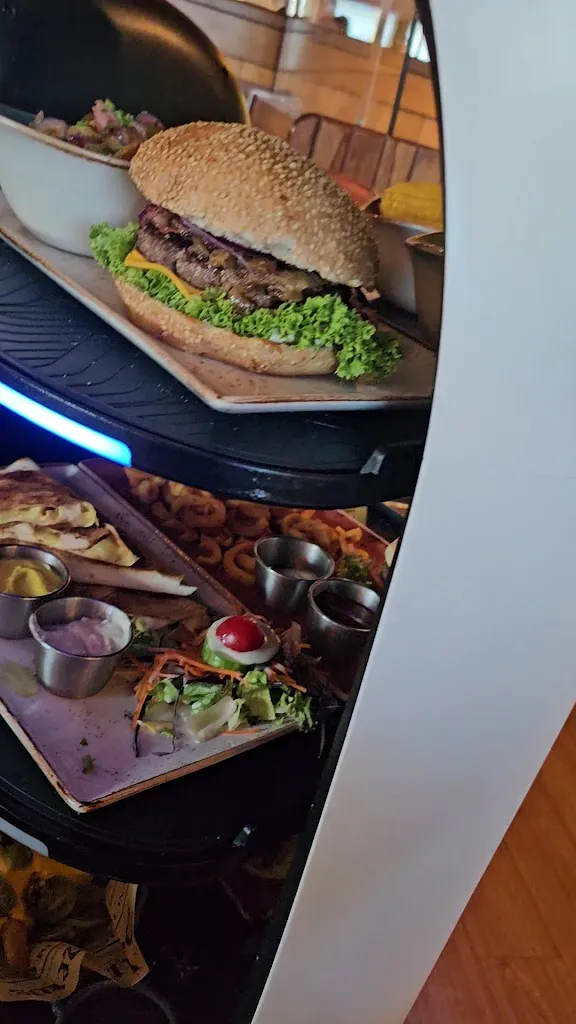 Connie's Diner_Kamen_slider_image_2