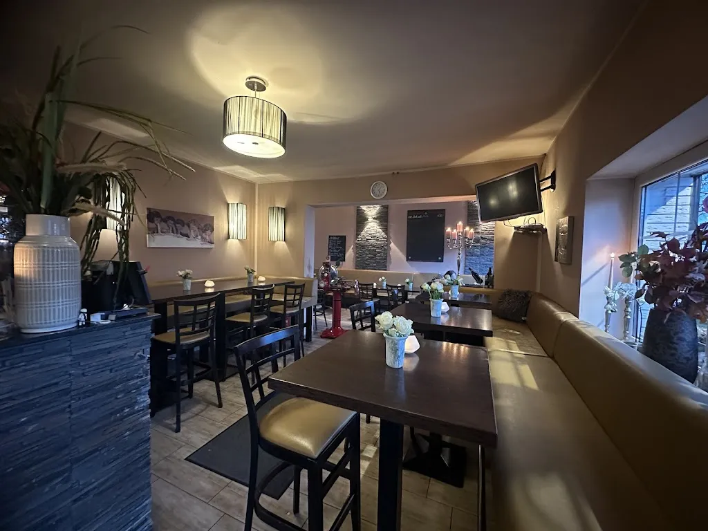 Del Bajazzo restaurant in Gladbach