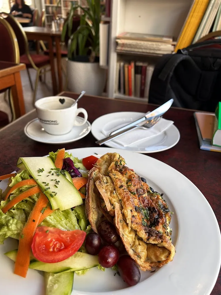 Handan Bao_Goldmund Literatur Café Restaurant_Köln_review