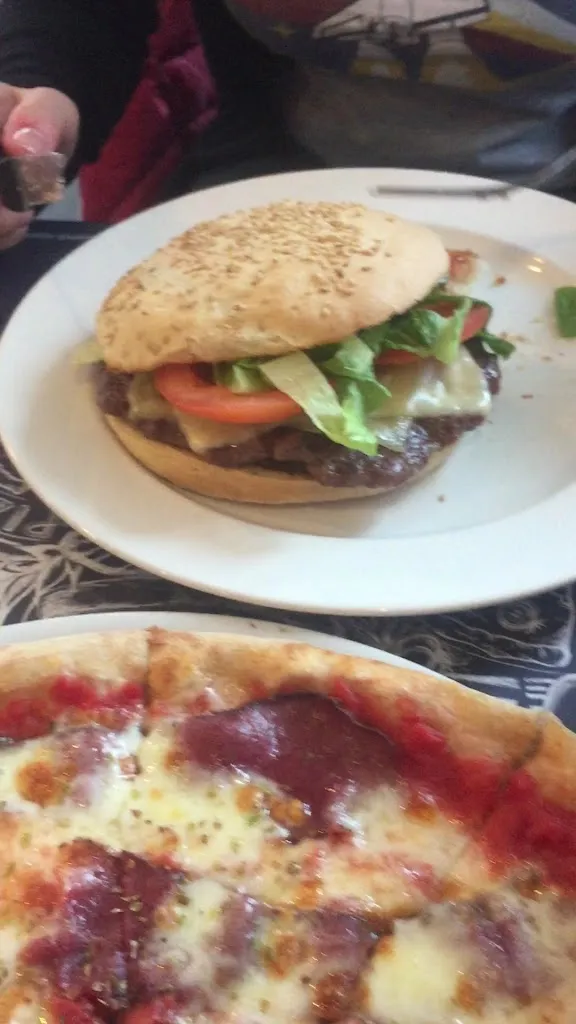 Restaurant BUONDI Pizzeria_Köln_slider_image_2