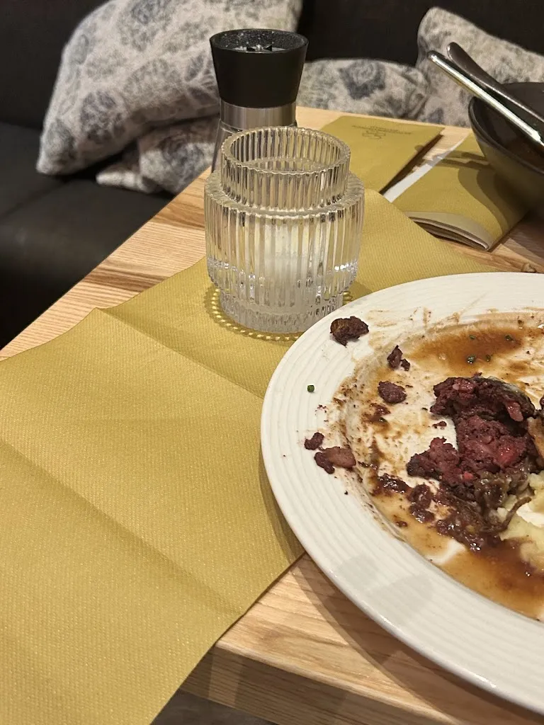 YANHAO ZHU_Restaurant Elisenbrunnen_Aachen_review