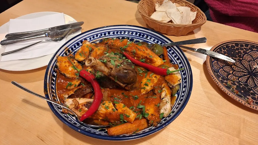 Bastet_Detmold_slider_image_3