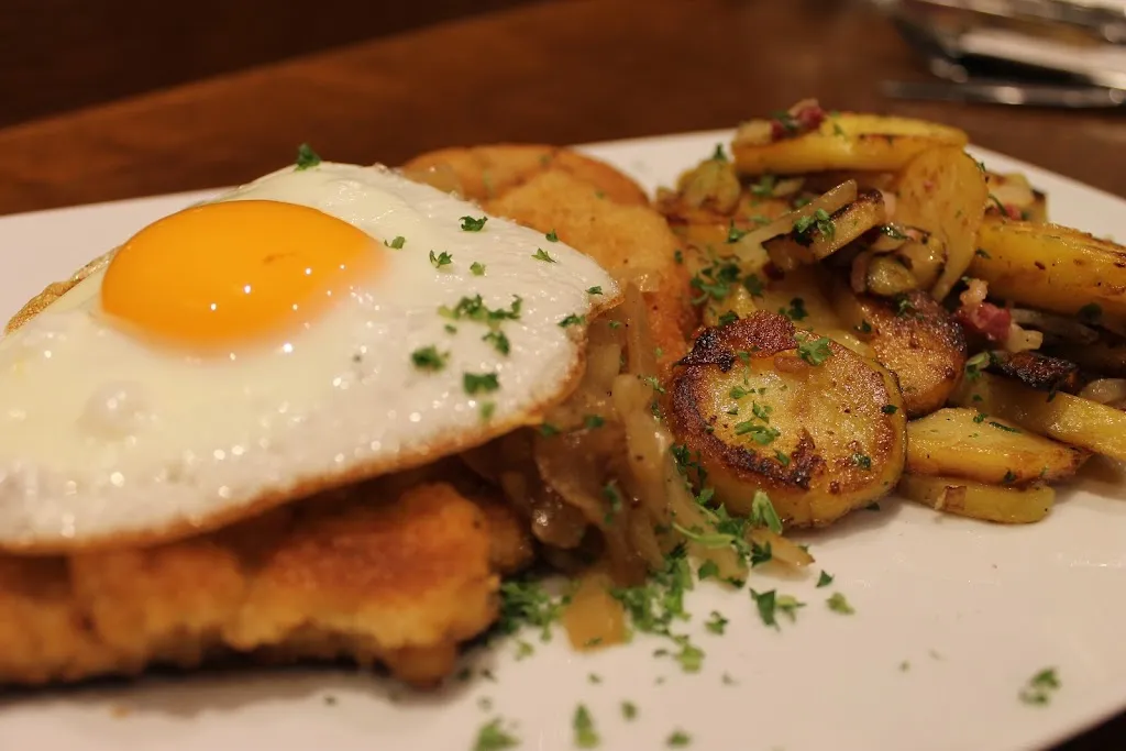 KOHLPOTT - Restaurant - Saal - Kegelbahn_Detmold_slider_image_3