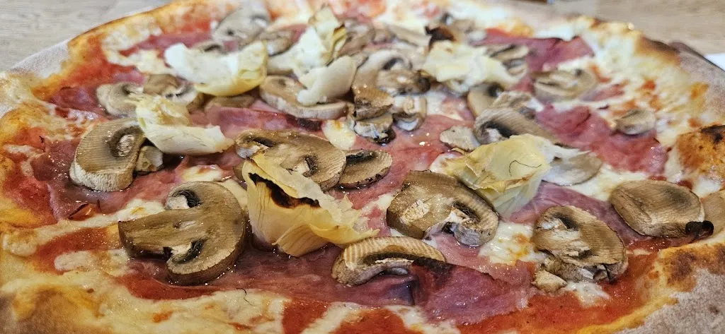 Pizzeria Emanuele Fiorini_Detmold_slider_image_3