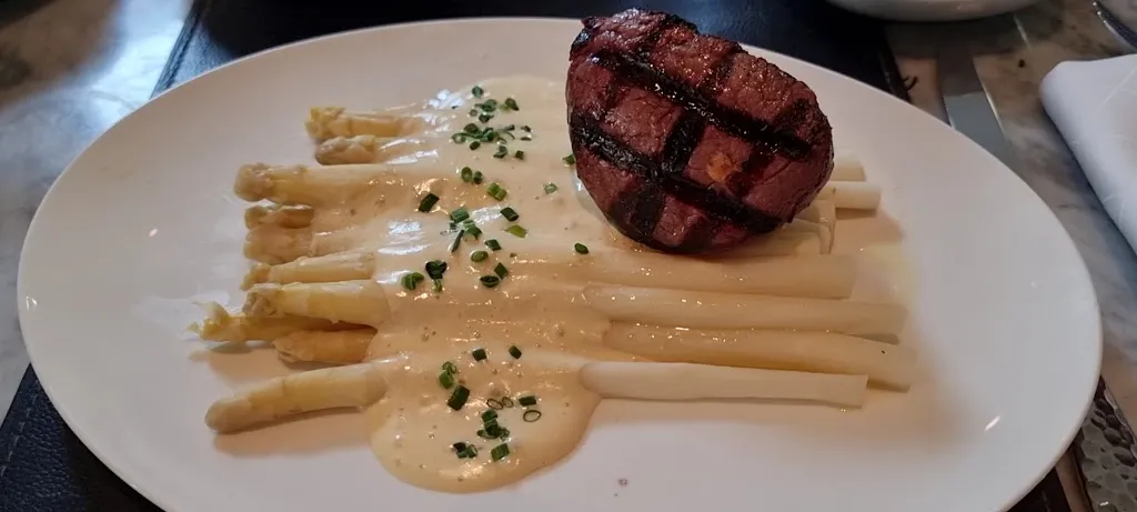 HENRII - casual dining_Bamberg_slider_image_2