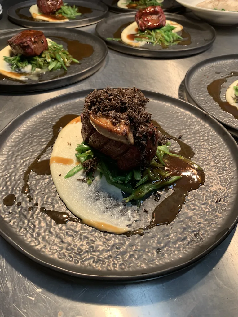 HENRII - casual dining_Bamberg_slider_image_3