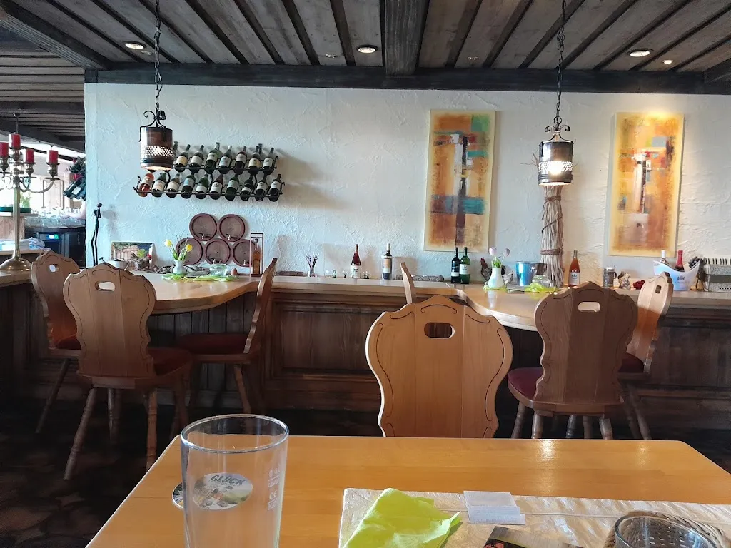 Josie O_Zum Trollinger_Althengstett_reseña