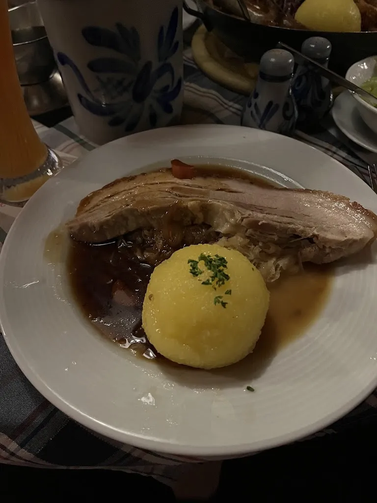 Karl 4.0 B_Kachelofen_Bamberg_review