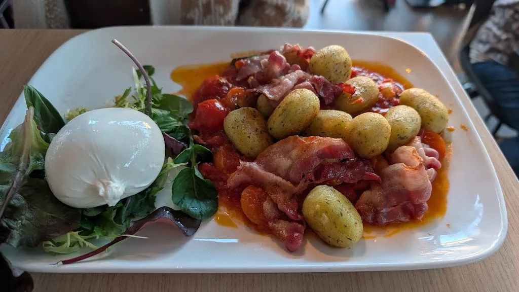 Dennis Ifkovitz_Piazza Nuova_Dinslaken_review