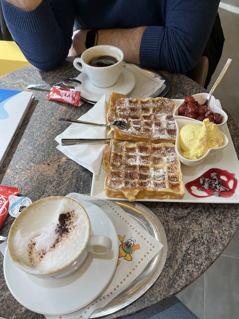 Hülya Yavuz_Eiscafé Vaniglia_Dinslaken_recensione