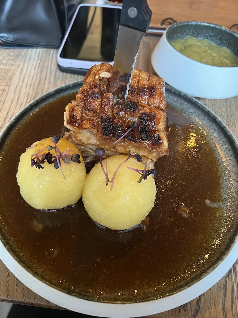 Mia Rizalwi Travers_Brüderla_Bamberg_review