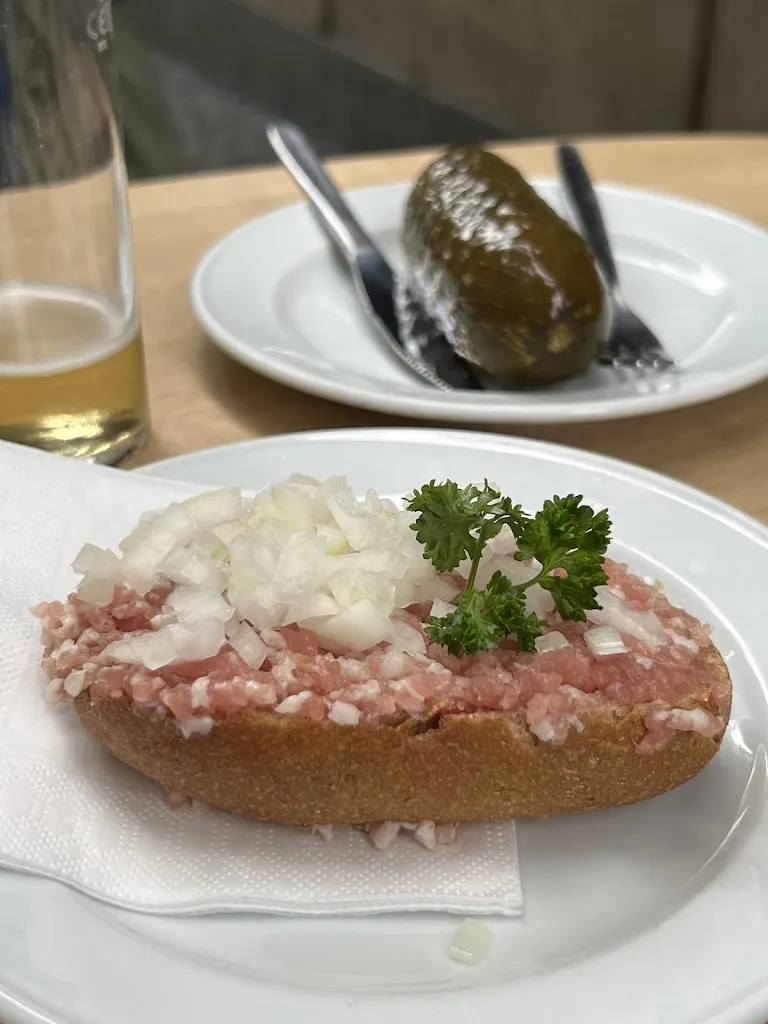 Segev Hochberg_Uerige_Düsseldorf_review