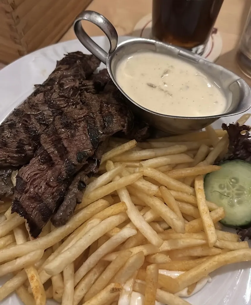 Stefan Hiebl_Alter Bahnhof Frechen_Frechen_review