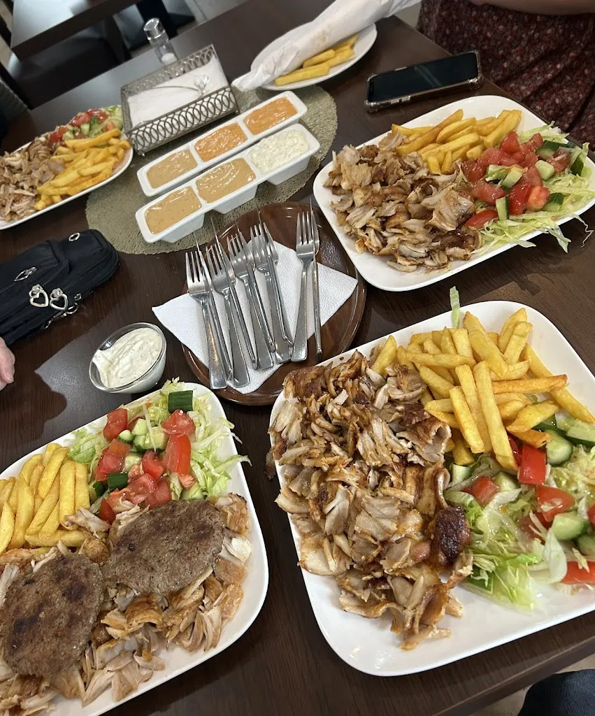 Tom and Jerry Erwitte_Erwitte_slider_image_3