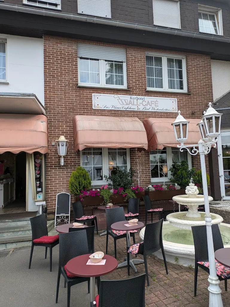 KARL-HEINZ Lange_Kurhotel Wall-Café_Erwitte_review