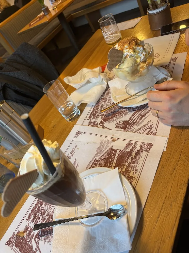 Fabian Vivian_Gut Jägerhof_Erkrath_review