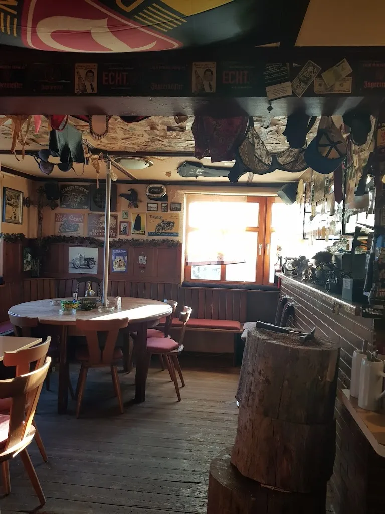 Michael Emmel (Emmel-Mi)_Eddis-Biker-Residenz Zum Löwen_Althütte_review