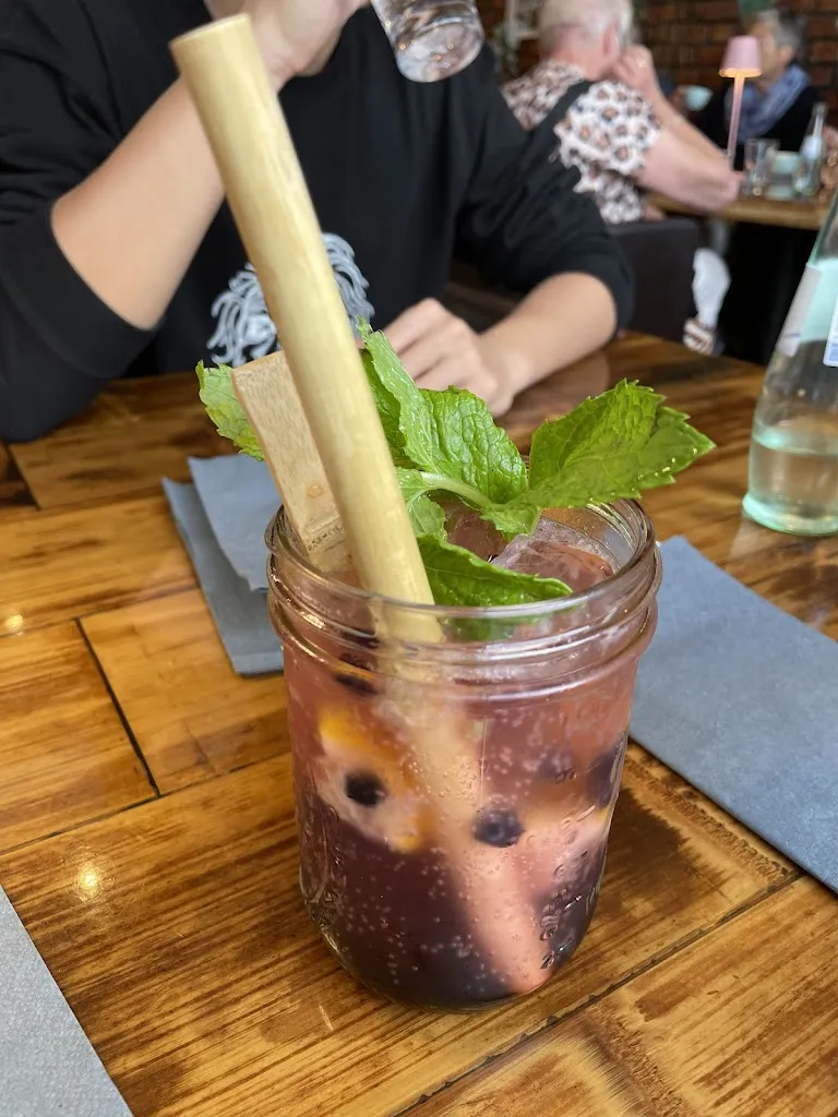 Rosalie W._36 PHỐ CỔ - Vietnam Bao Burger · Le Caphe · Hotel & Suites_Weimar_review