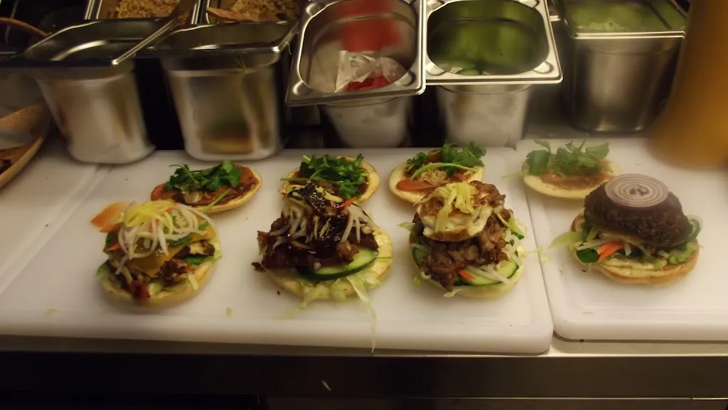 36 PHỐ CỔ - Vietnam Bao Burger · Le Caphe · Hotel & Suites_Weimar_slider_image_3