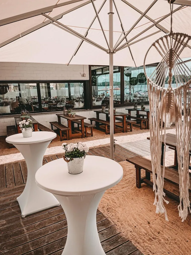 Lake restaurant at the shipyard_Düsseldorf_slider_image_1