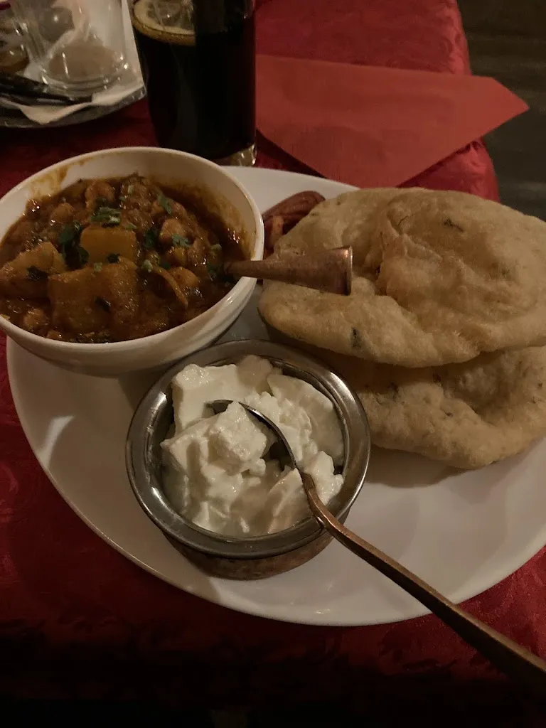 Dr. Aditya J. Basak_Restaurant India Weimar_Weimar_avis