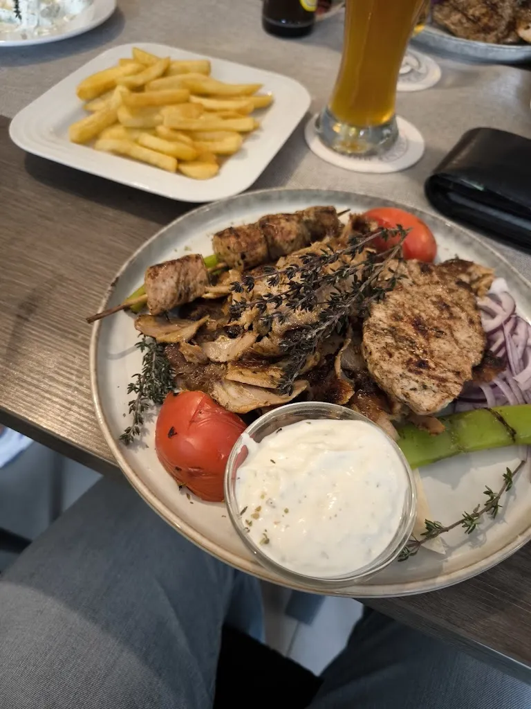 Alexander Karamatijevic_Nachbar_Eschweiler_review